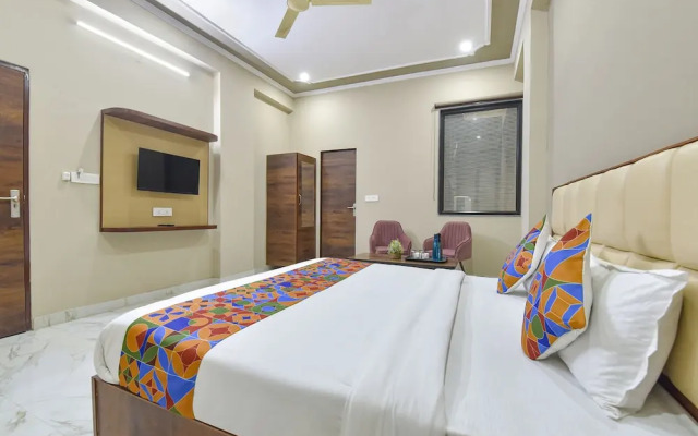 Fabhotel Lavish Palace