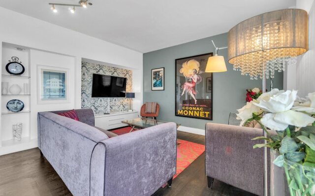 Deco Seafront - Seafront Apartment - Sleeps up to 6