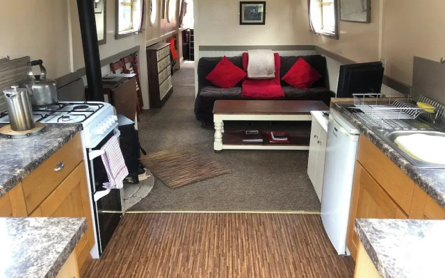 The Cru Houseboats
