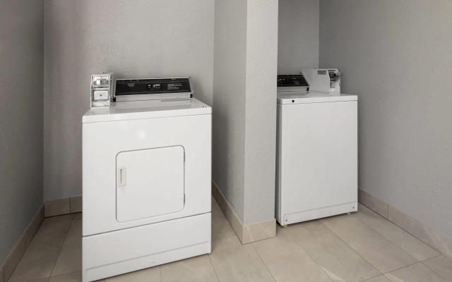 AmericInn by Wyndham Douglas/Saugatuck