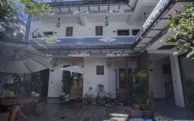 The House Story Inn