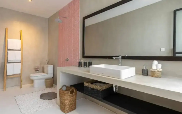 4BR Luxe Pool Villa Canggu near Finns