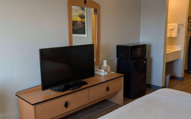 Days Inn & Suites by Wyndham Castle Rock