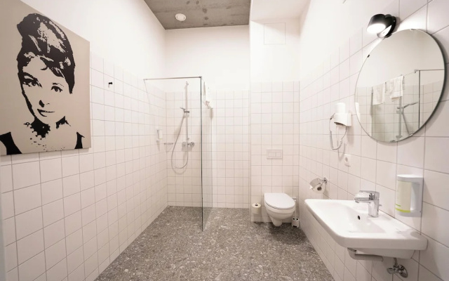 Motel Schlafraum Weng - Dein smartes Hotel
