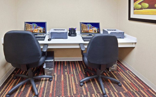 Holiday Inn Express Suites Sumner by IHG