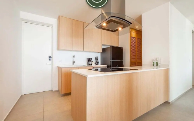 Oceanview 1 BR Condo - Private Beach - Pools