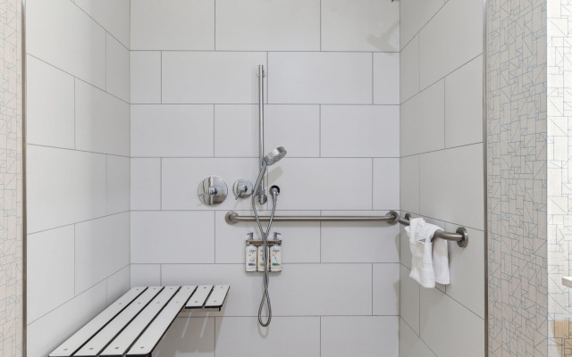 Holiday Inn Express & Suites Mountain View Silicon Valley by IHG