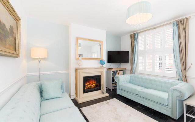 Shakespeare House, Free Parking, Town Centre Location