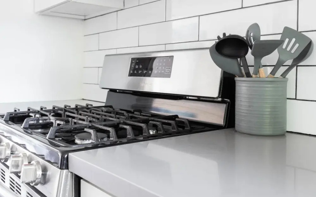 Martha by Avantstay Brand New LA Valley Home