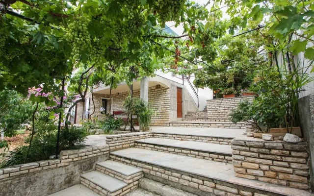 Žana - Close to Beach - A2 Mali