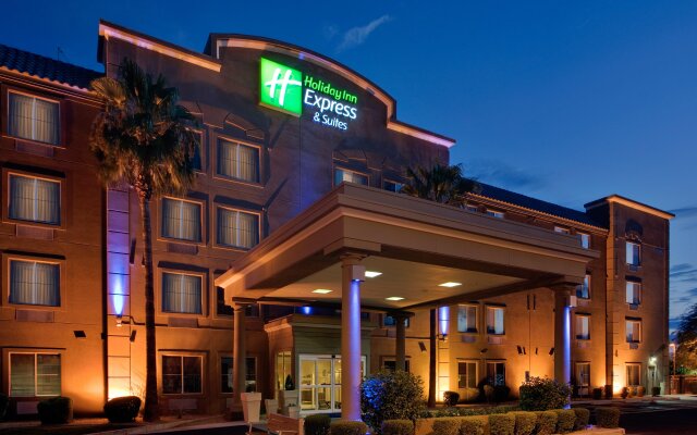 Holiday Inn Express Hotel & Suites PEORIA NORTH - GLENDALE, an IHG Hotel