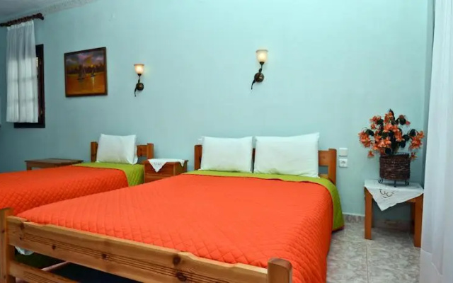 Aris Junior Studio & Apartments