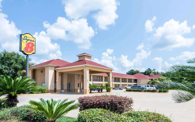 Super 8 By Wyndham Lake Charles Northeast
