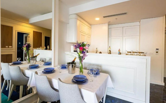 Royalis Suites