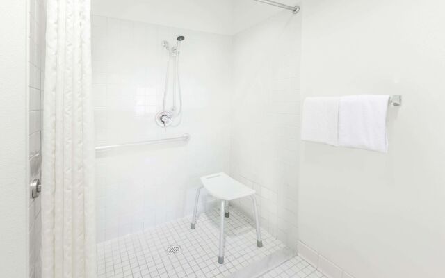 Baymont by Wyndham Grand Rapids N/Walker