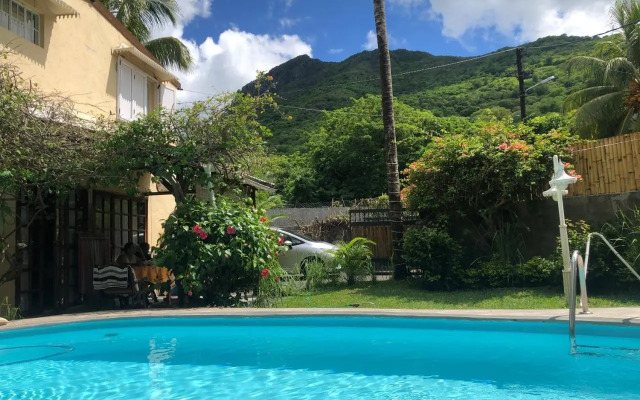 PAILLE EN QUEUE with HEATED POOL PISCINE CHAUFFEE