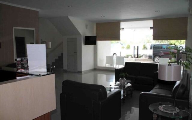 Hotel Kenari Pantai