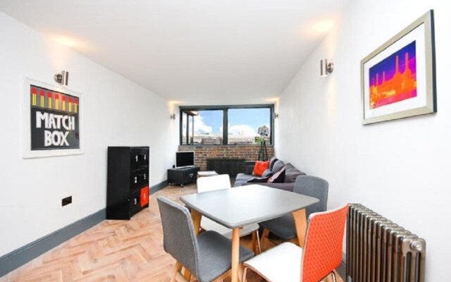 2BR Flat with stunning river views