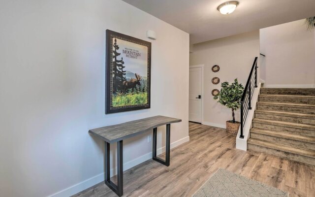 Inviting Hideout Townhome w/ Balcony & Lake Views!