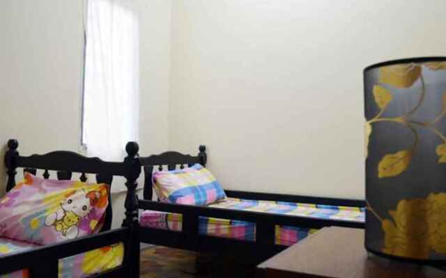 Senyum Senyum Holiday House