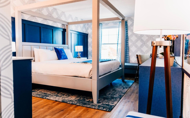 Salem Waterfront Hotel & Suites