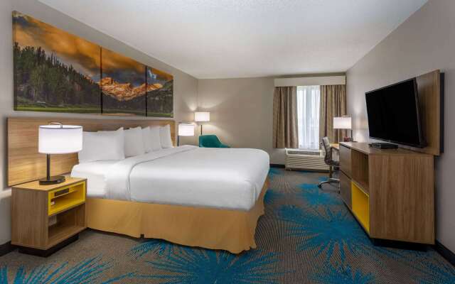 Days Inn & Suites by Wyndham Denver International Airport