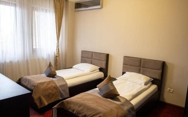 Hotel Yarus