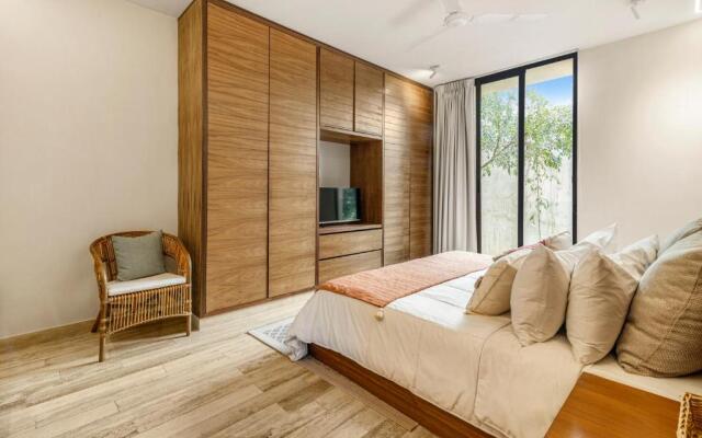 307 Amazing jungle view apartment.