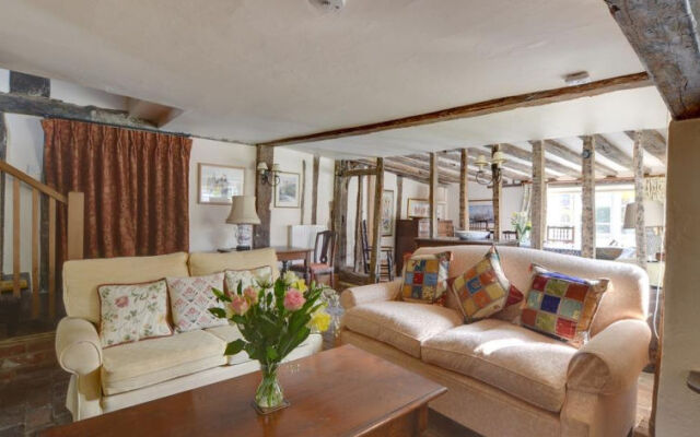Old Cobblers Cottage At Kings Head House