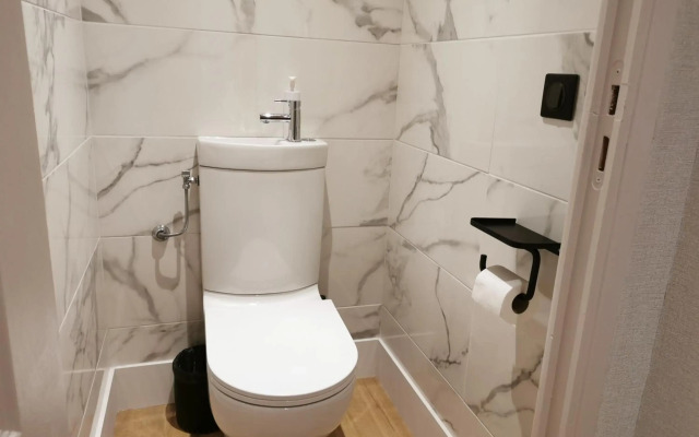 7 Art Hotel Cannes