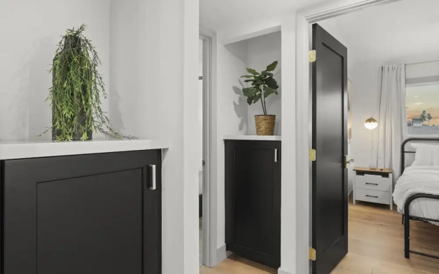 Valley View Chic Home w Backyard Oasis