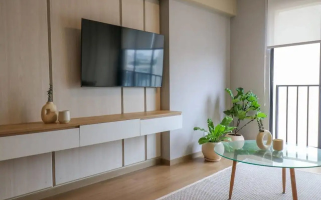 w Lively 2BR With Balcony in Miraflores