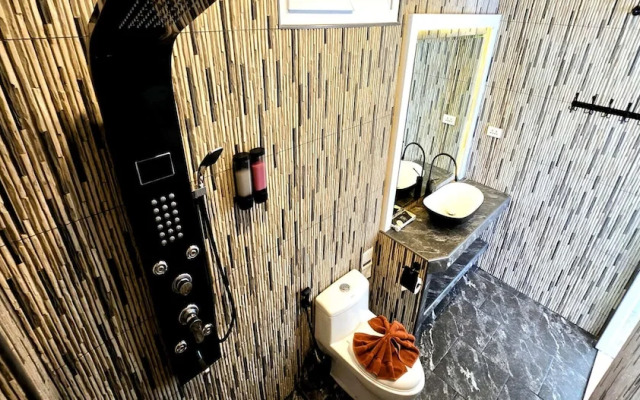 STARLAND Luxury Pool Villa Pattaya 8 Bedrooms