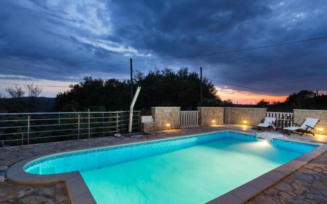 Holiday Home Lazuština Paradise