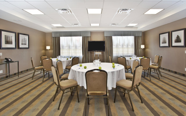 Holiday Inn Express & Suites Kingston Central by IHG