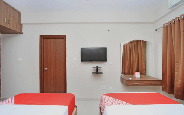 OYO 10379 Hotel Varcity Sapphire