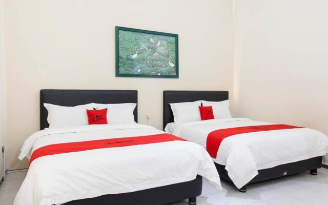 RedDoorz Plus near Jawa Timur Park 1
