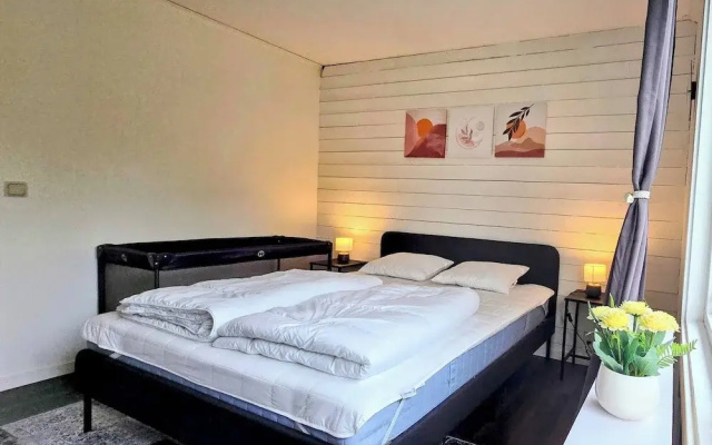 3BR Home Near Lake Vänern Covered Deck & BBQ