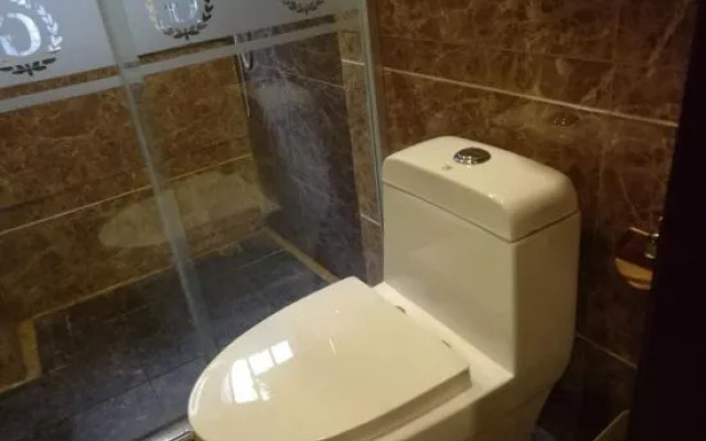 Huangping Jinghong Business Hotel