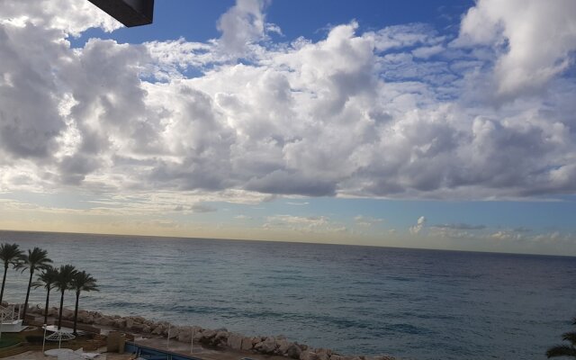 Four Seasons Hotel and Beach Resort