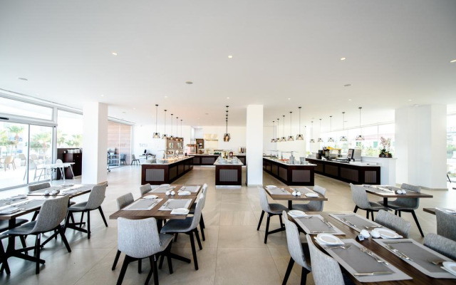 Eleana Hotel