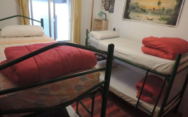 Hostal El Cascabel - Hostel