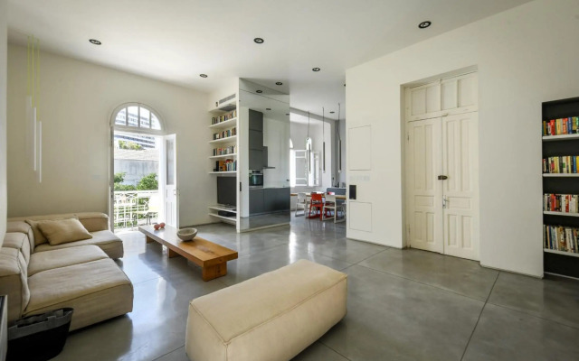 Modern and Bright 3BR apartment with 2 Balconies