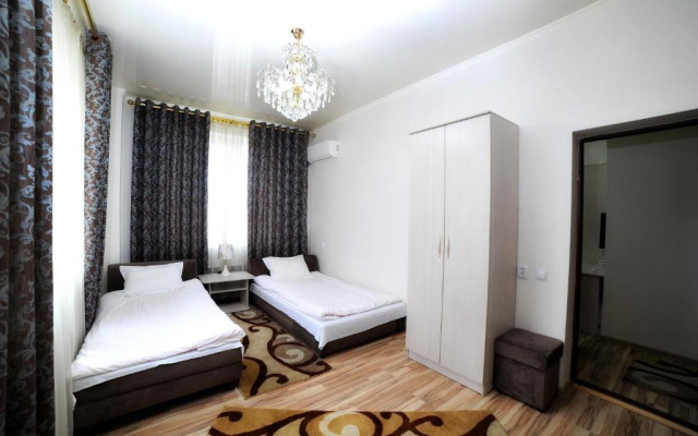 Rich Hotel (Рич)