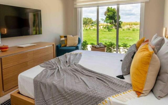 Luxury 2BR Pool & Golf View at Cana Pearl