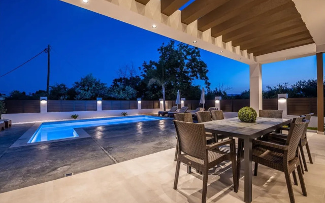 Villa Infinity Theo With 4 Bedrooms and 4 Bathrooms