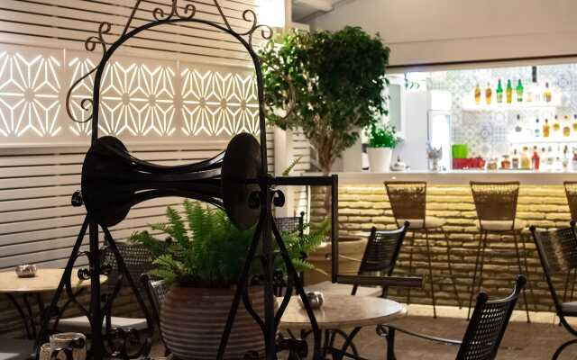 Armata Boutique Hotel