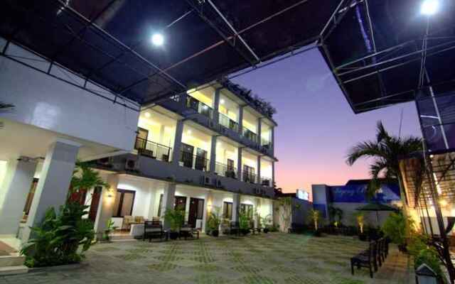 Tirta Kencana Hotel & Garden Resto