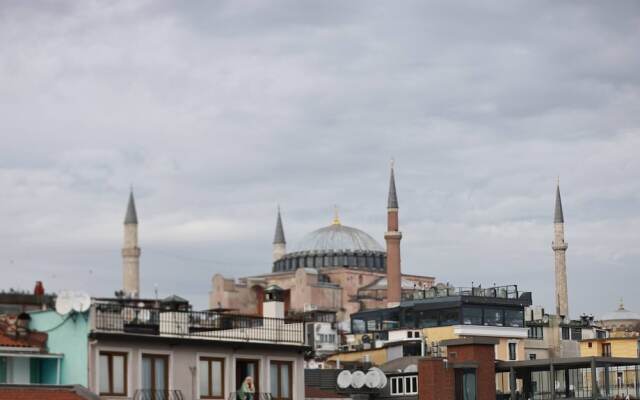 Room in Guest Room - Deluxe Double Room 4