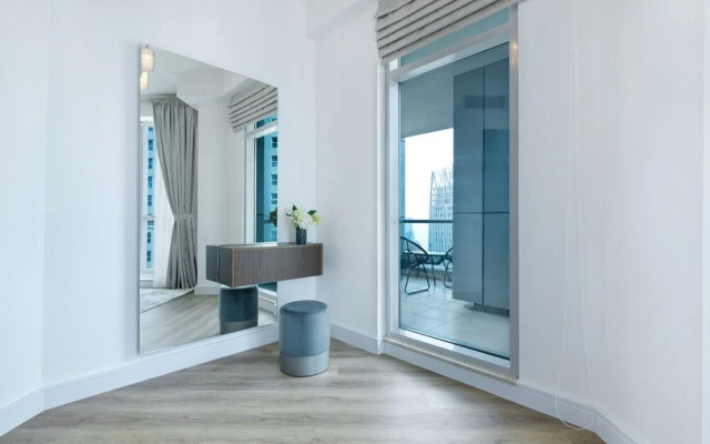Maison Privee - High-Floor Trendy Apt w/ Marina, Palm & Ocean Vws